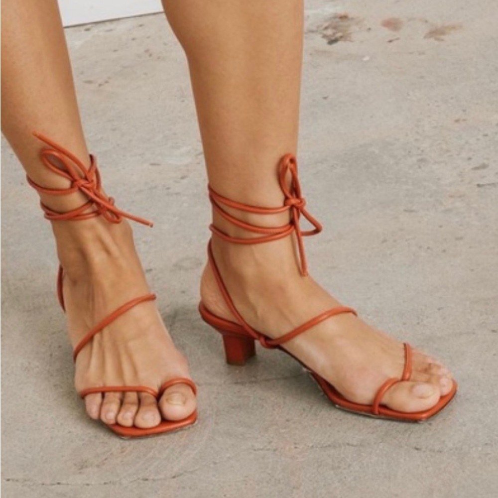 New LoQ Roma Sandal, Paprika, size 35